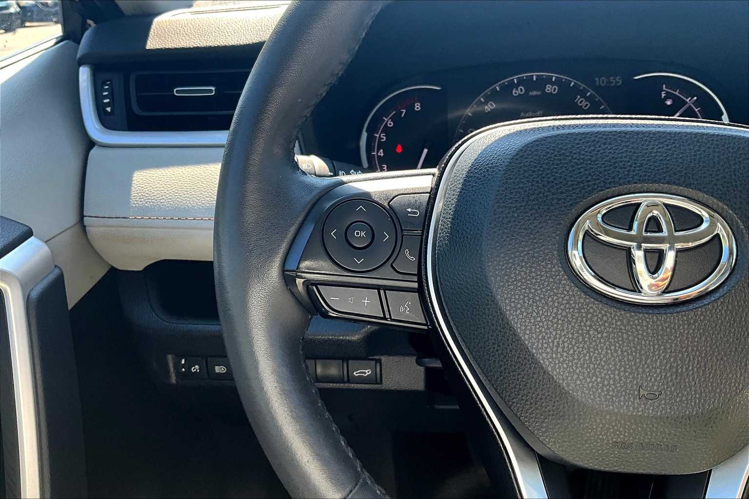 2024 Toyota RAV4 XLE Premium photo 22