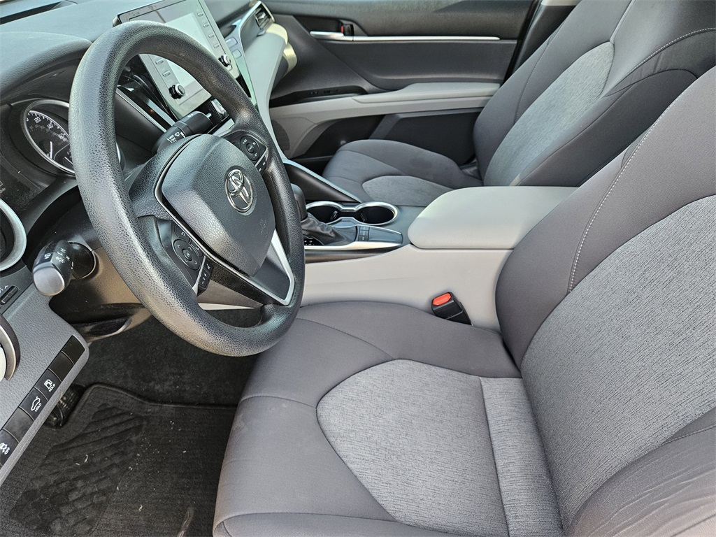 2022 Toyota Camry LE photo 9