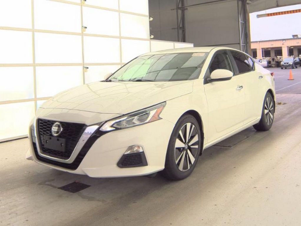 2022 Nissan Altima 2.5 SV photo 2