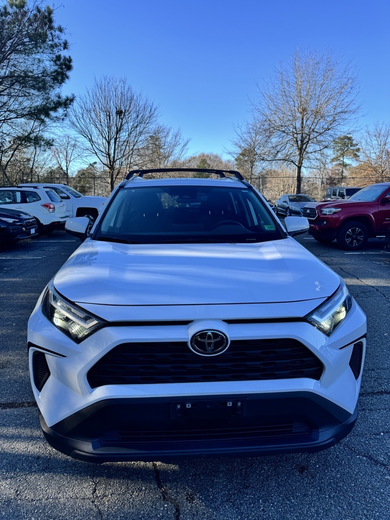 2025 Toyota RAV4 Hybrid XLE photo 2