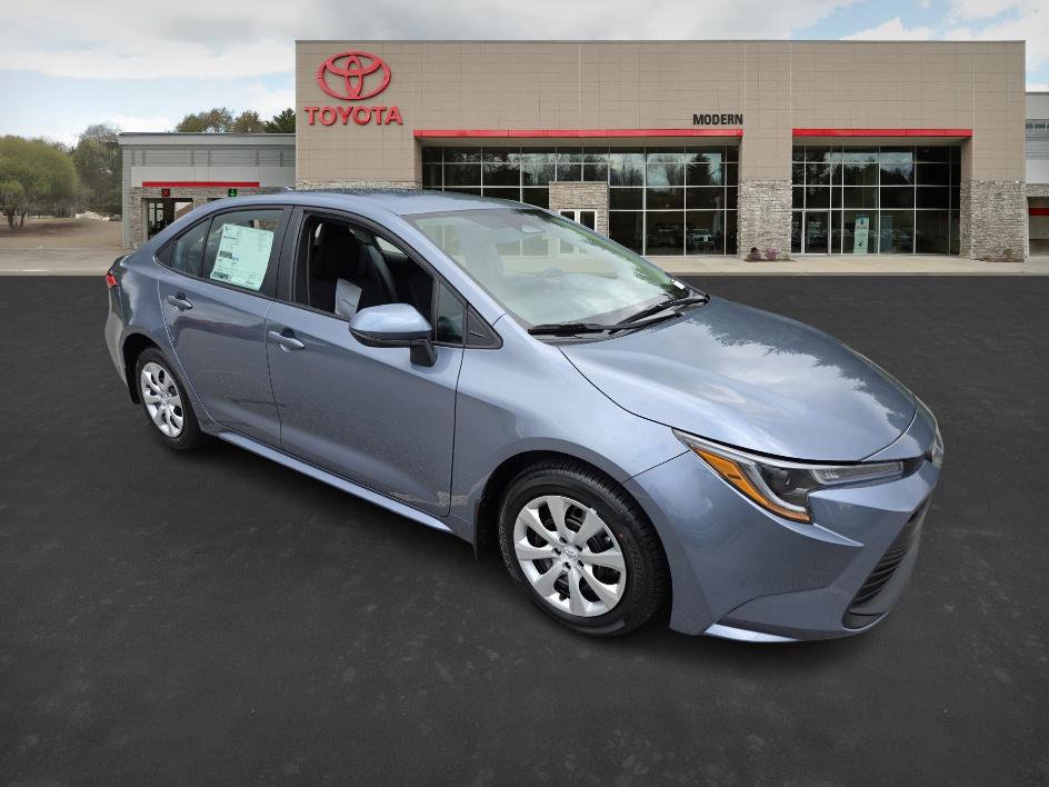 2025 Toyota Corolla LE photo 3