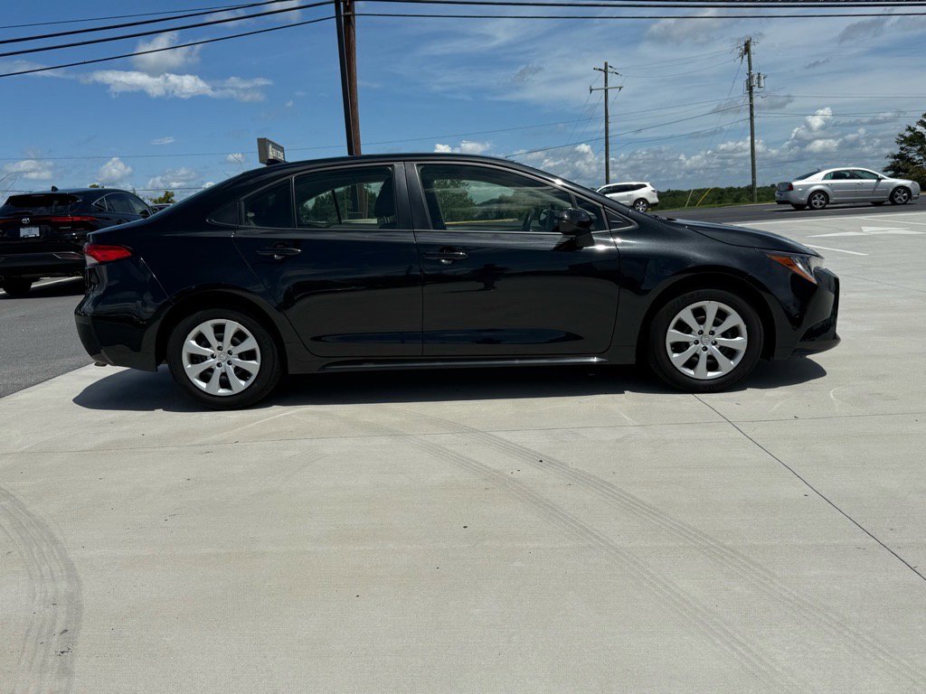 2022 Toyota Corolla LE photo 4
