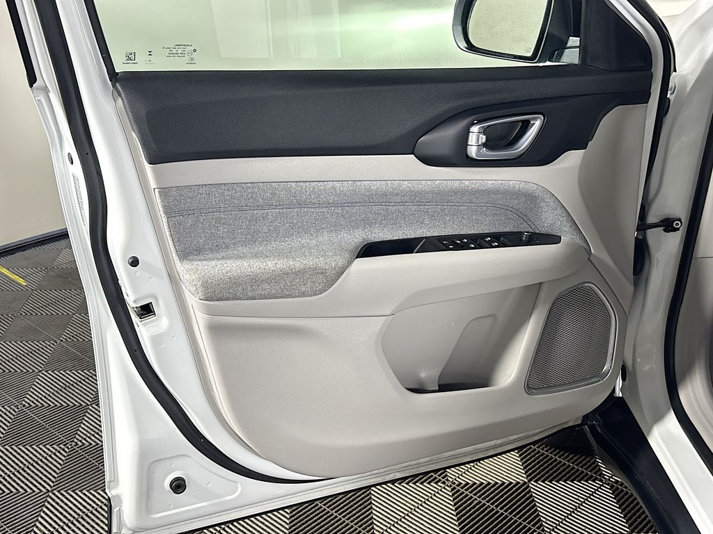 2024 Jeep Compass Latitude photo 6