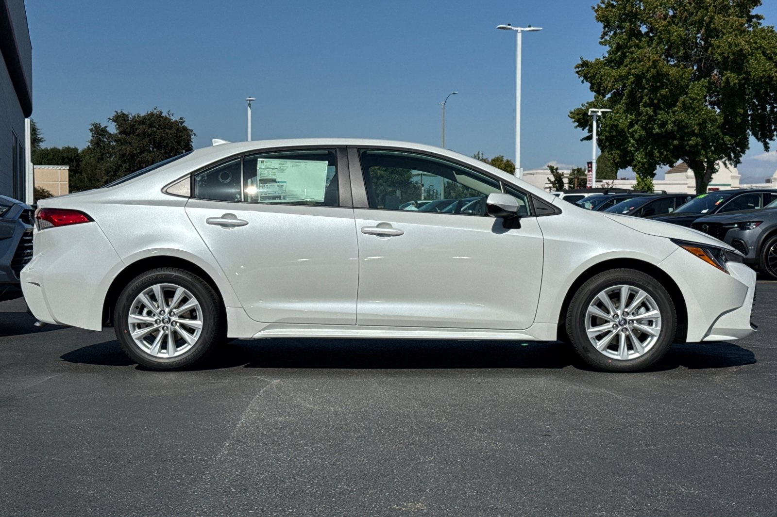 2025 Toyota Corolla LE photo 9
