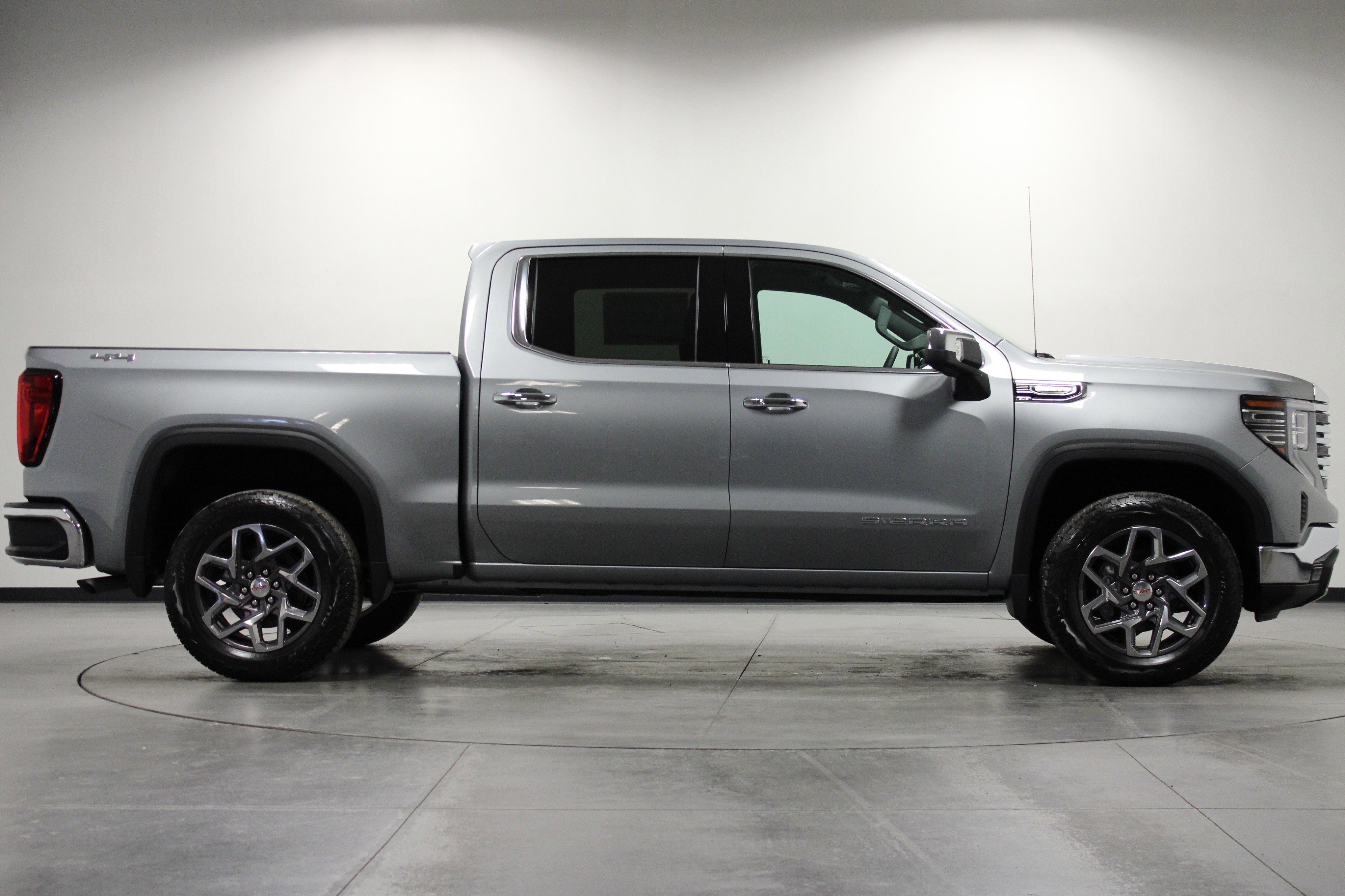 2026 Gmc Sierra 1500 SLT photo 2