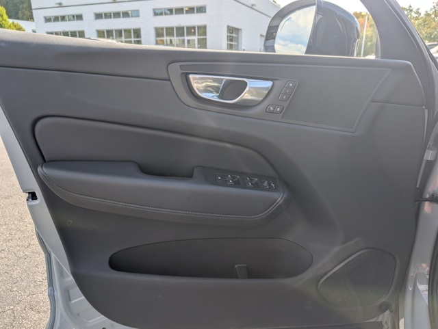 2025 Volvo XC60 B5 Core photo 11
