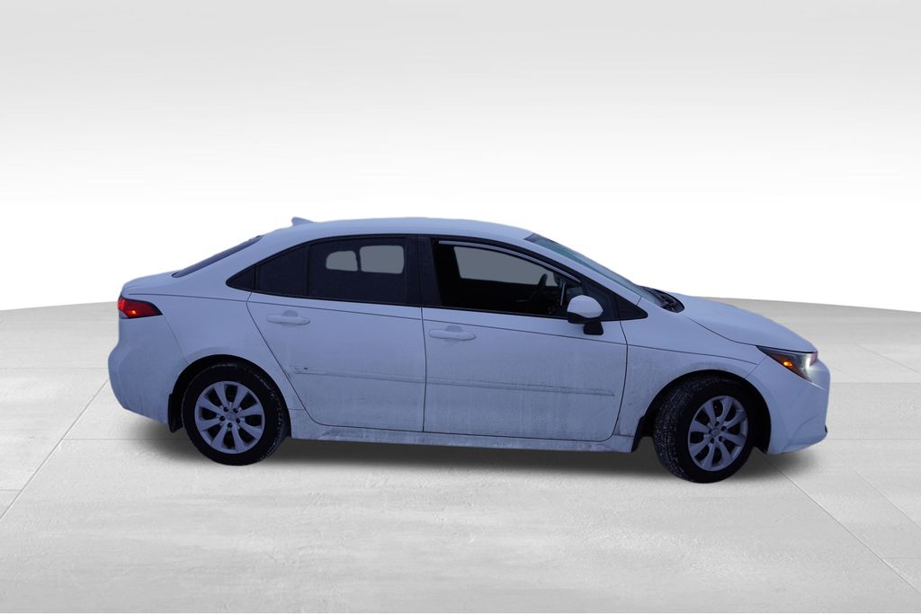 2021 Toyota Corolla LE photo 2
