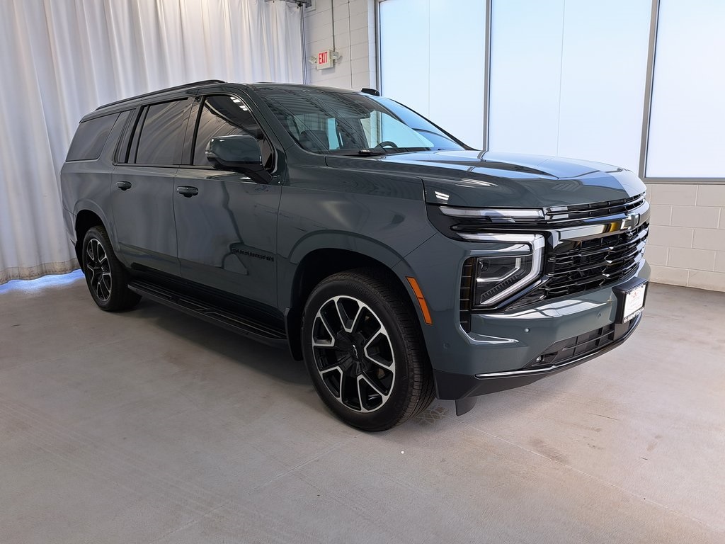 2025 Chevrolet Suburban RST photo 2