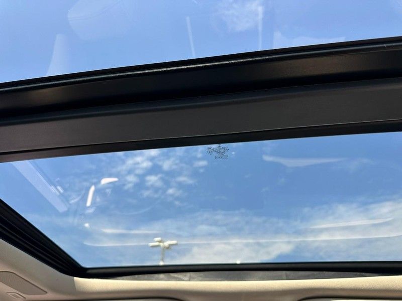2023 Ford Expedition MAX Platinum photo 9