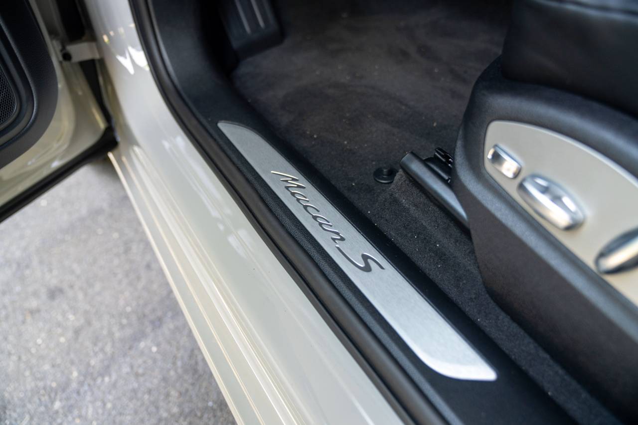 2025 Porsche Macan S photo 27