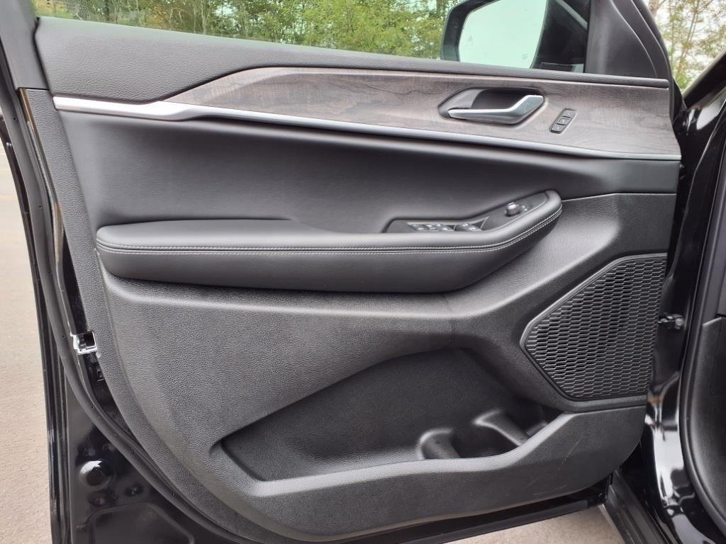 2025 Jeep Grand Cherokee Limited photo 4