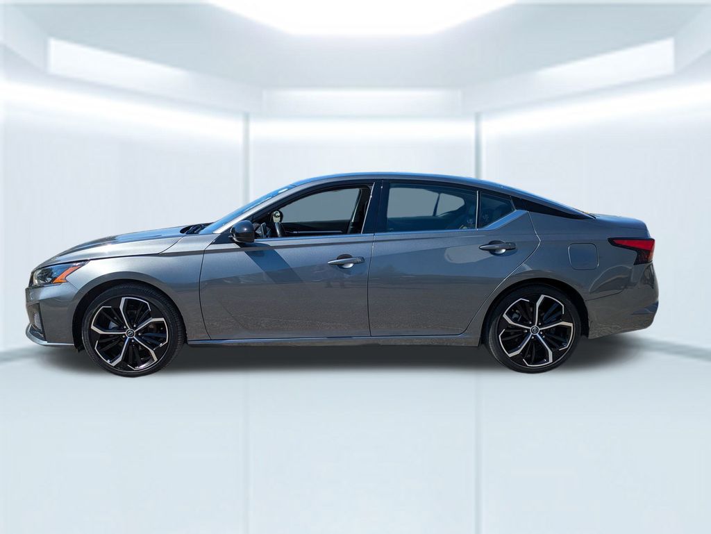 2024 Nissan Altima 2.5 SR photo 2