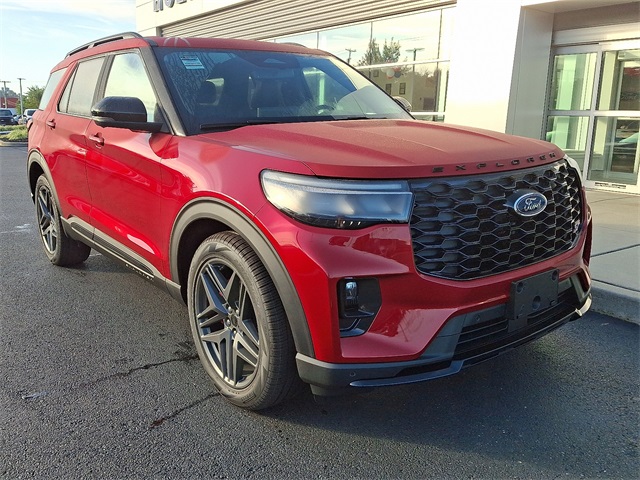 2025 Ford Explorer ST photo 2