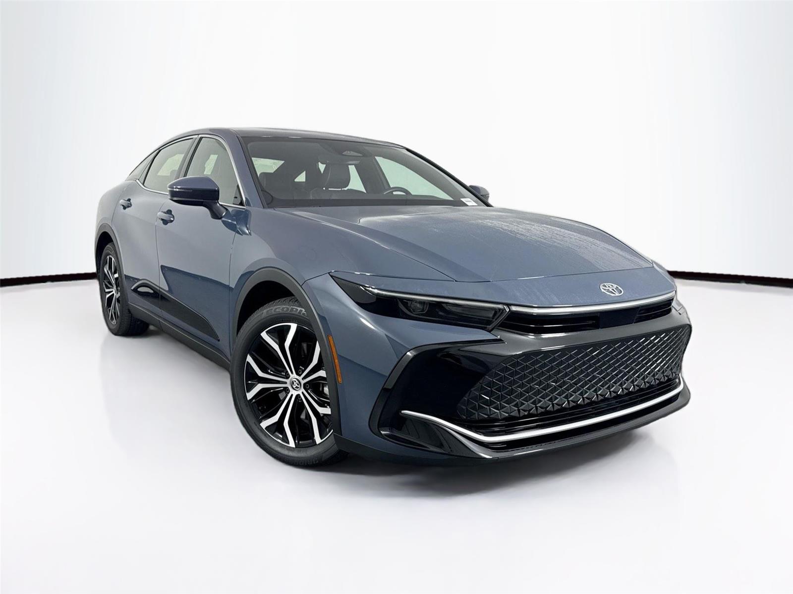 2025 Toyota Crown XLE photo 4