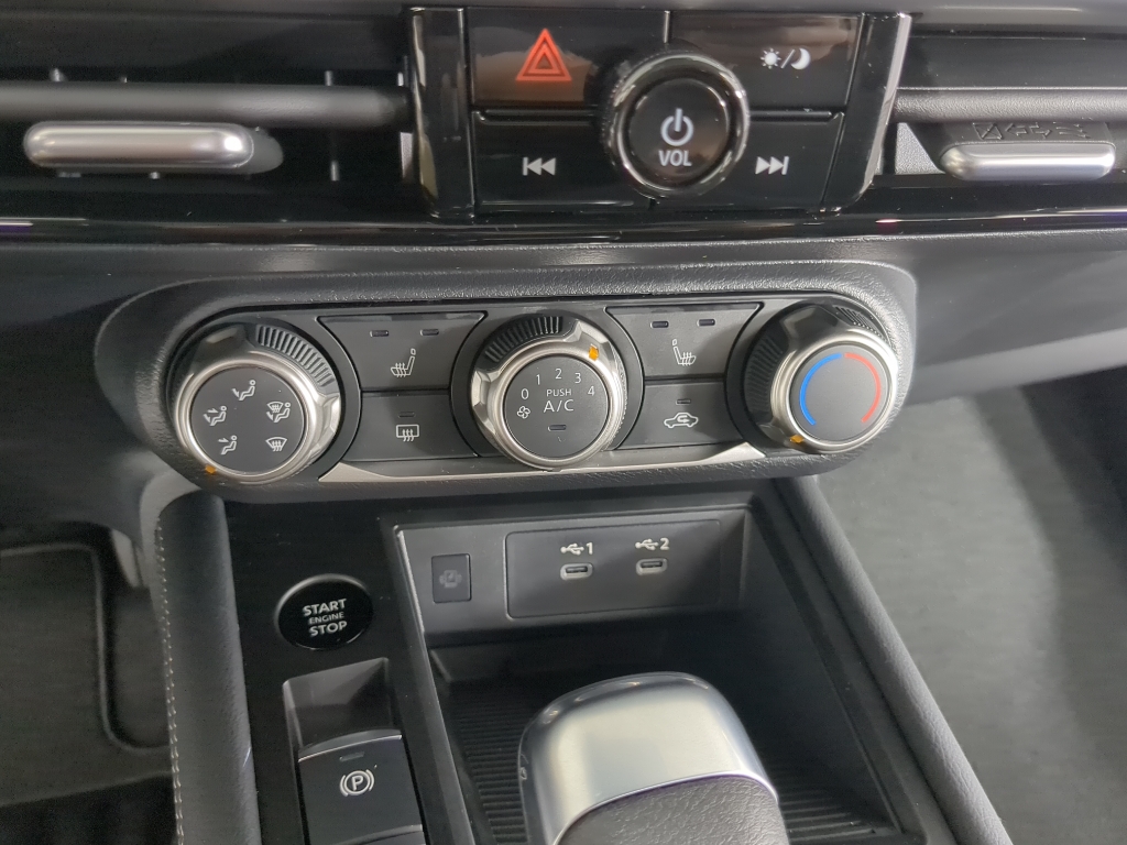2025 Nissan Kicks SV photo 18