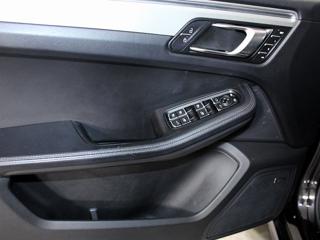 2020 Porsche Macan Turbo photo 19