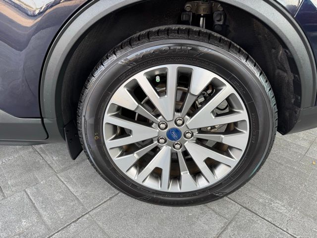 2021 Ford Escape Titanium Hybrid photo 3