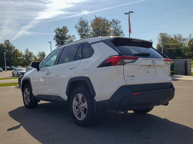 2022 Toyota RAV4 XLE photo 4