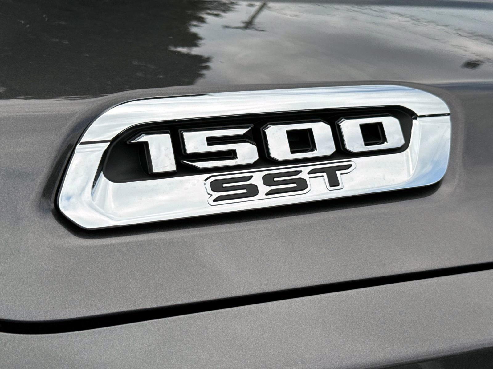 2025 Ram 1500 Laramie photo 8