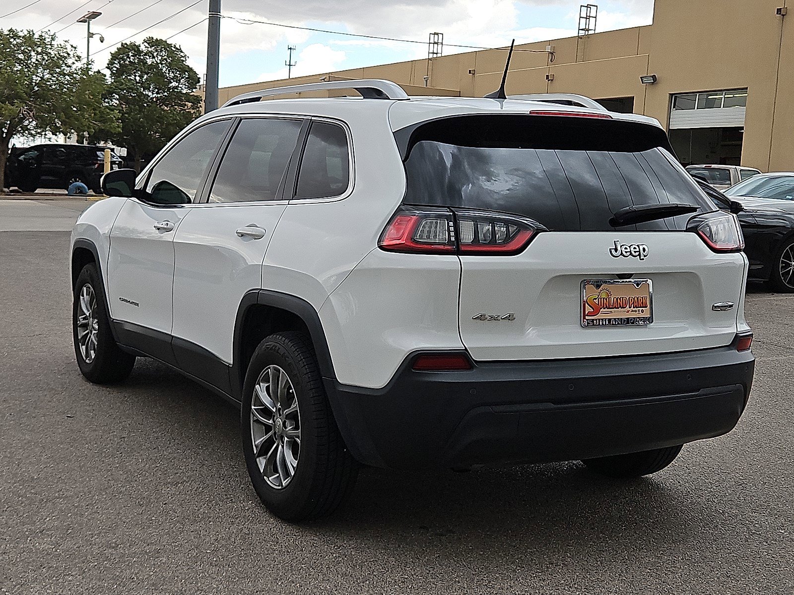 2020 Jeep Cherokee Latitude photo 2