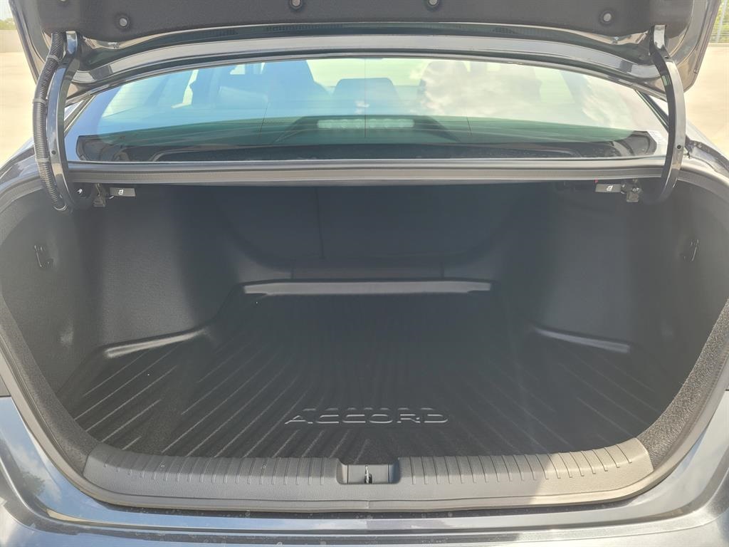 2025 Honda Accord Hybrid Touring photo 17
