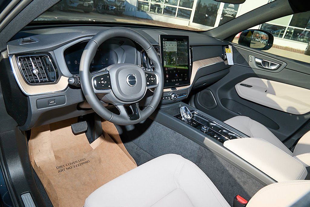 2026 VOLVO XC60 - Image 11