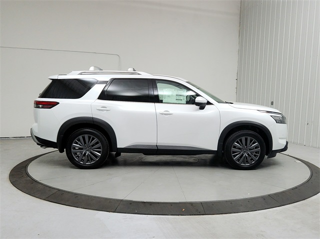 2025 Nissan Pathfinder SL photo 3