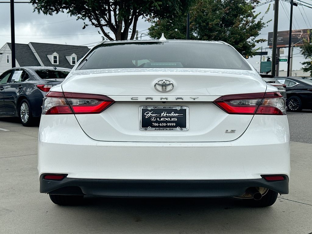 2022 Toyota Camry LE photo 2
