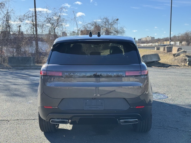 2025 Land Rover Range Rover Sport SE photo 2