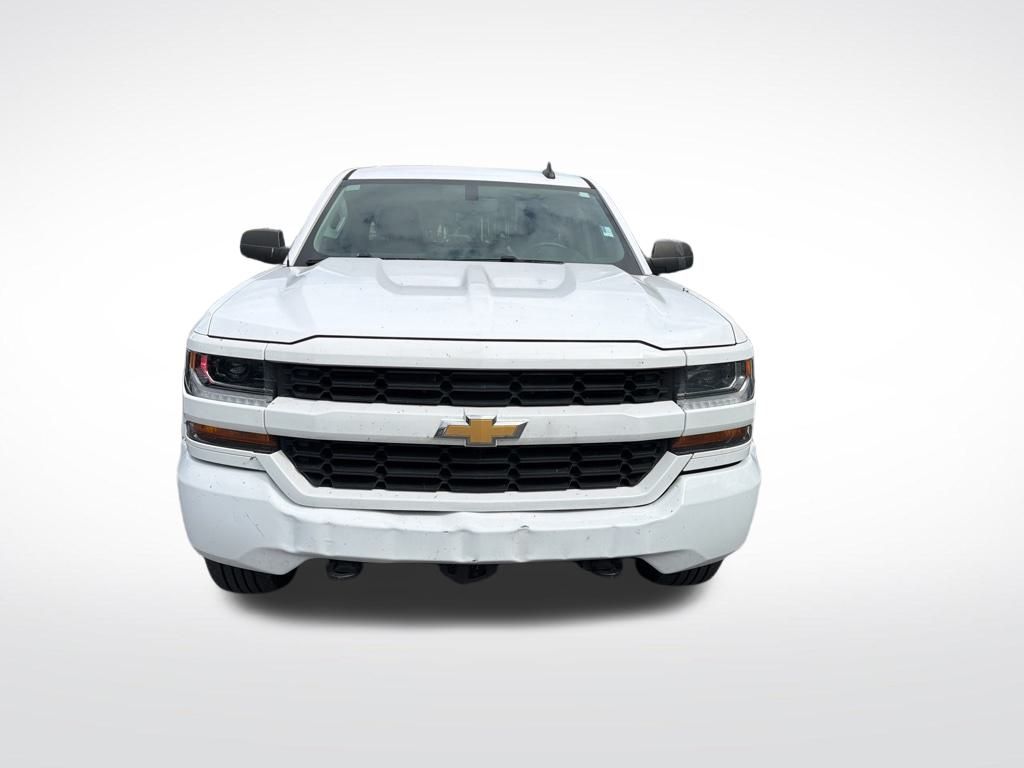 2018 Chevrolet Silverado 1500 Custom photo 3