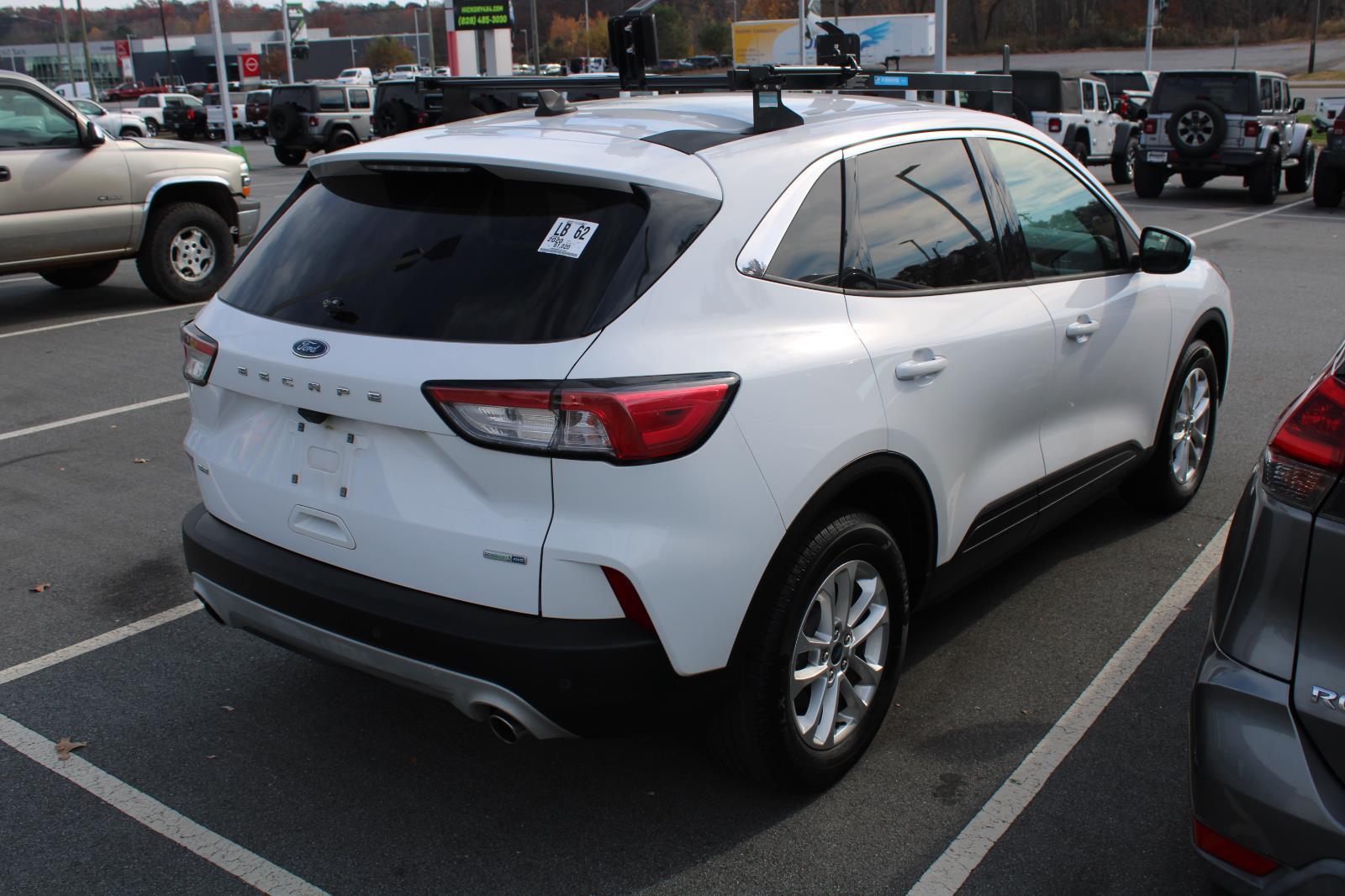 2020 Ford Escape SE photo 3