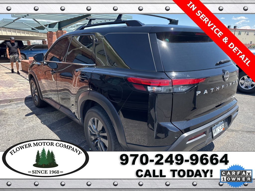 2022 Nissan Pathfinder SV photo 4