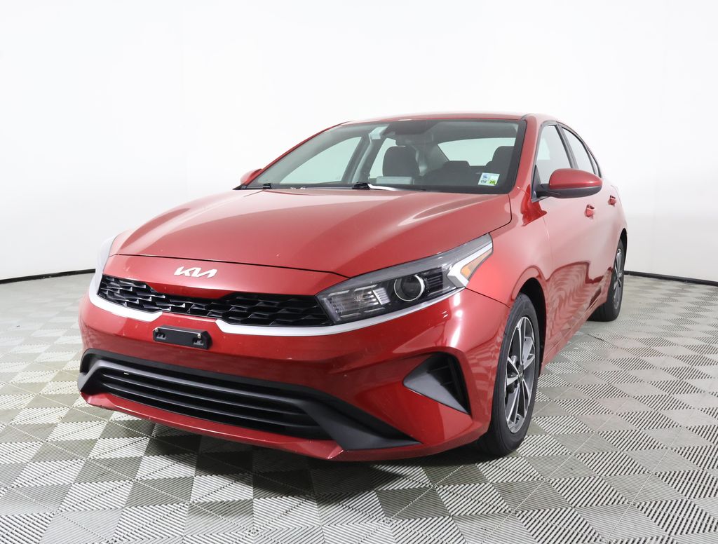 2023 Kia Forte LXS photo 2