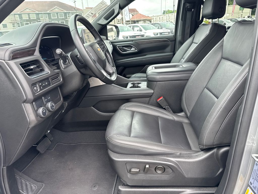 2024 Chevrolet Suburban LT photo 9