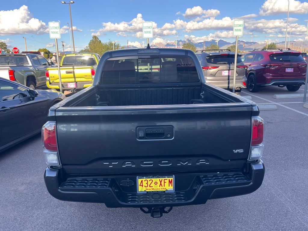 2022 Toyota Tacoma TRD Off-Road photo 2