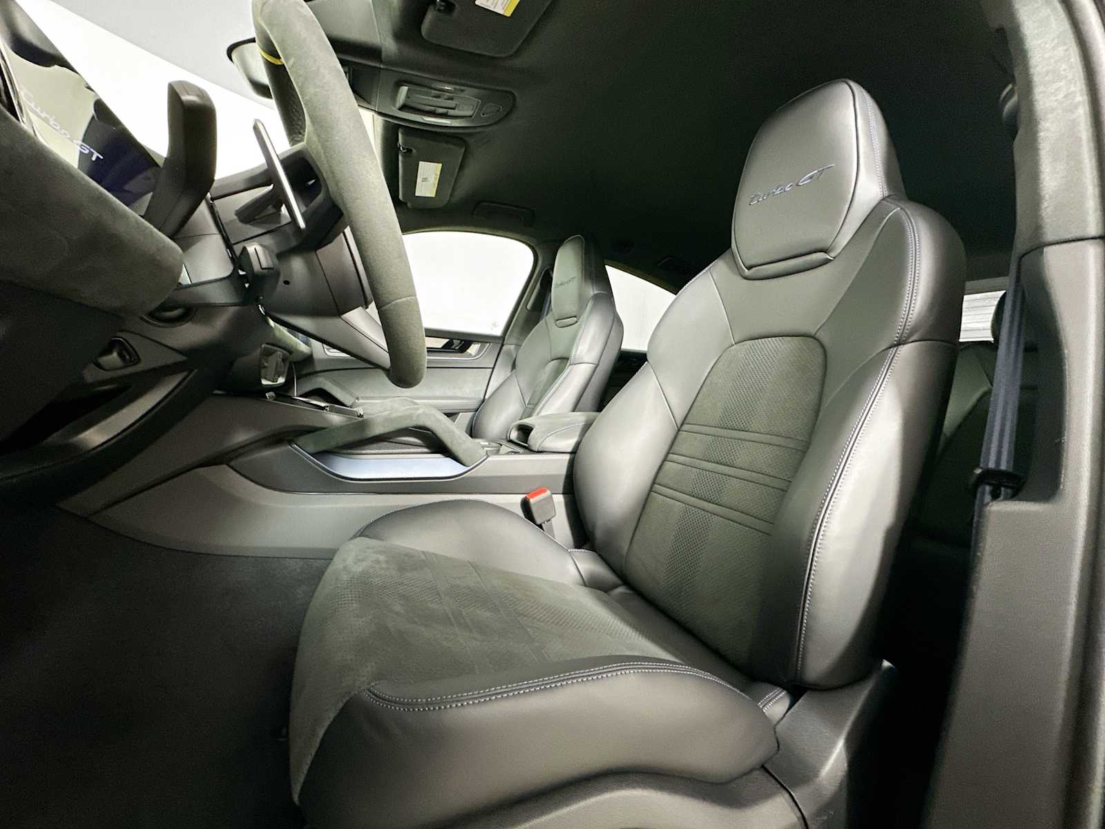 2025 Porsche Cayenne Turbo GT photo 4