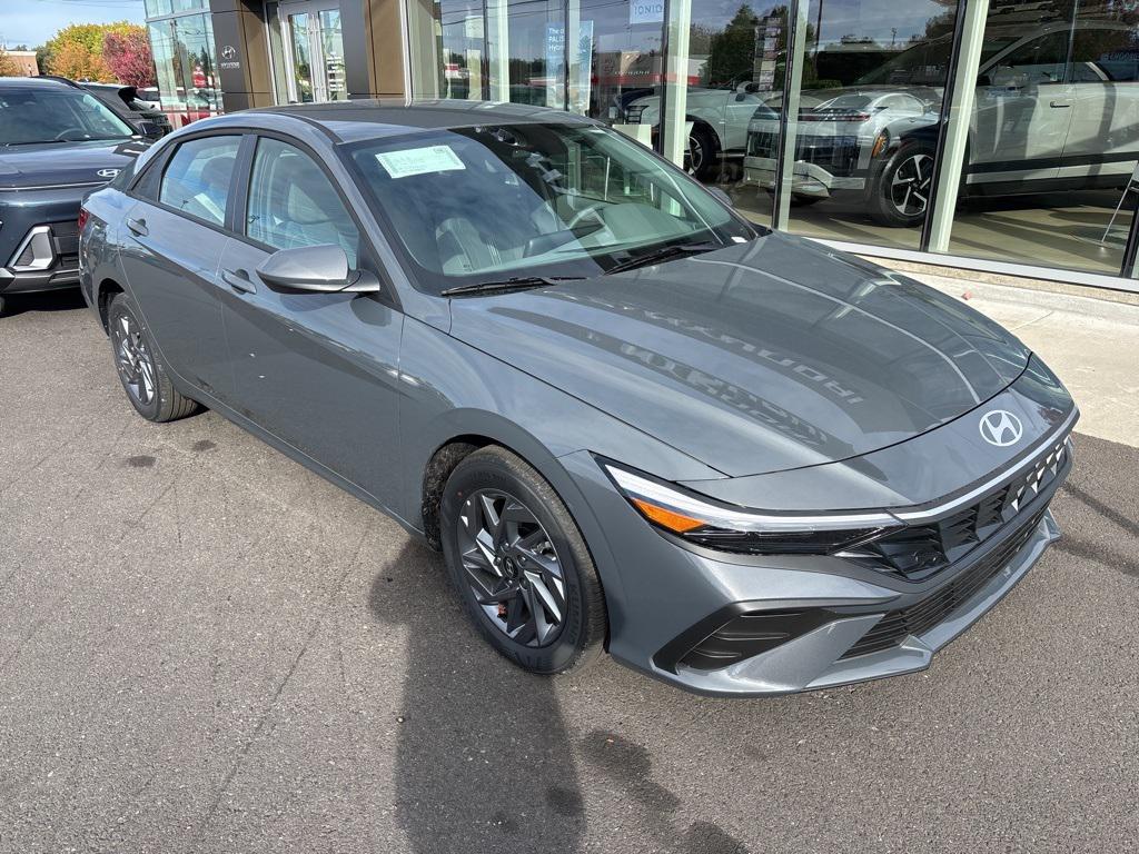 2025 Hyundai Elantra Hybrid Blue photo 4