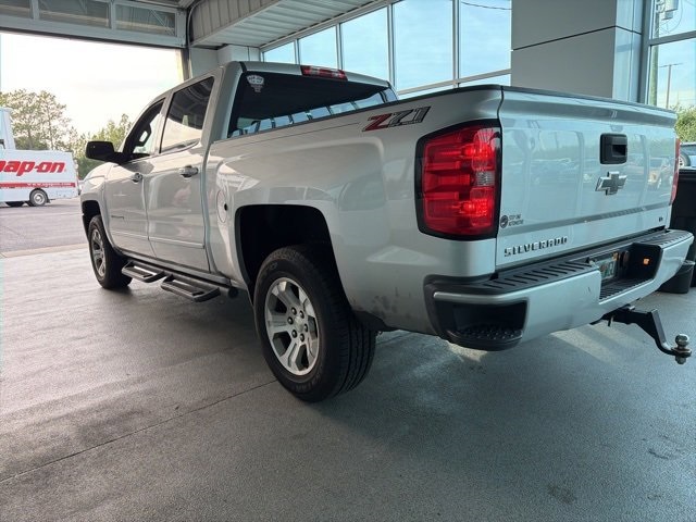 2018 Chevrolet Silverado 1500 LT photo 3