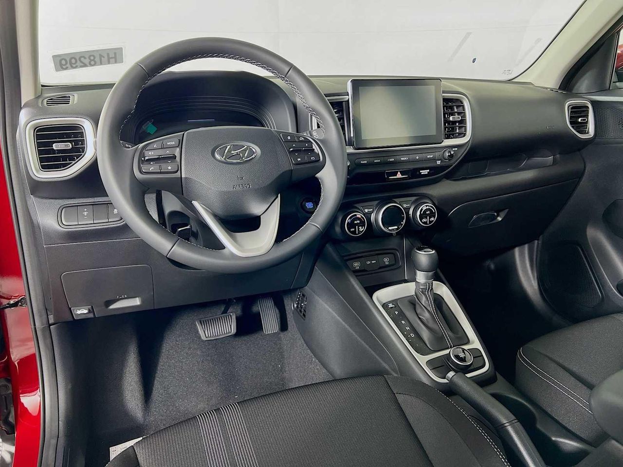 2025 Hyundai Venue SEL photo 6