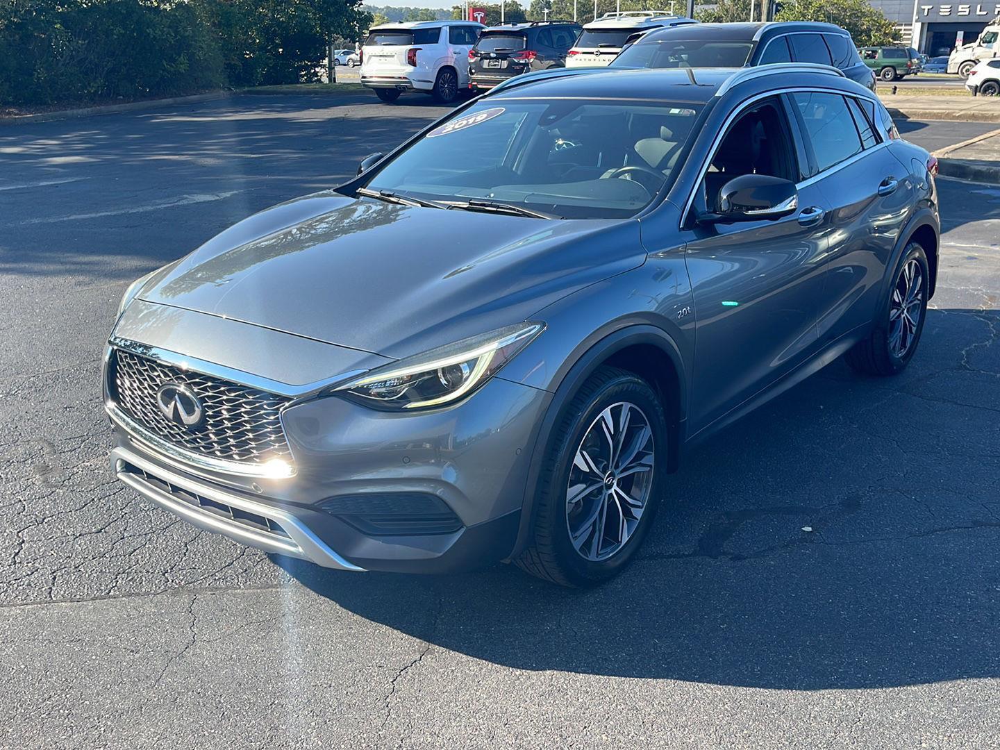 2019 Infiniti QX30 Luxe photo 2