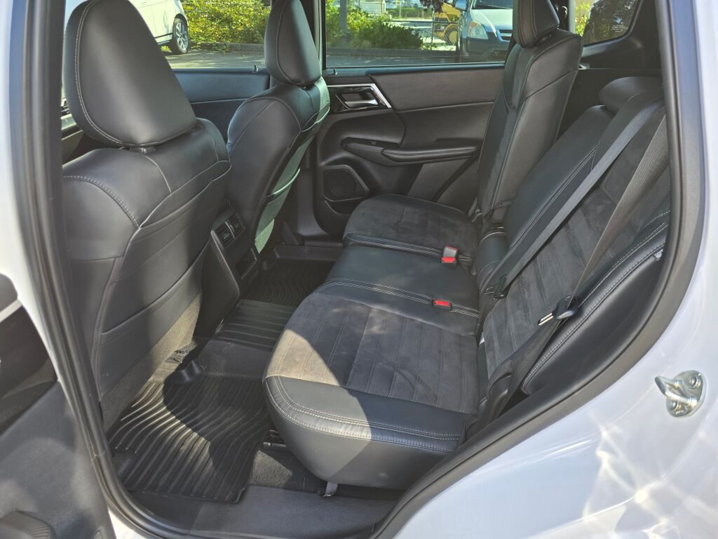 2023 Mitsubishi Outlander SE Black Edition Ralliart photo 15