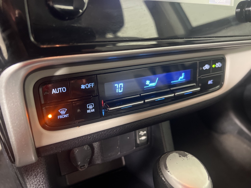 2019 Toyota Corolla LE photo 22