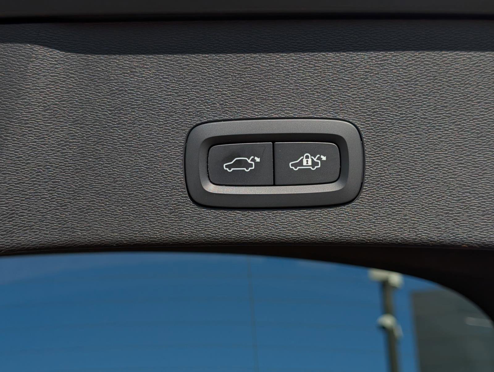 2023 Volvo C40 Recharge Ultimate photo 10