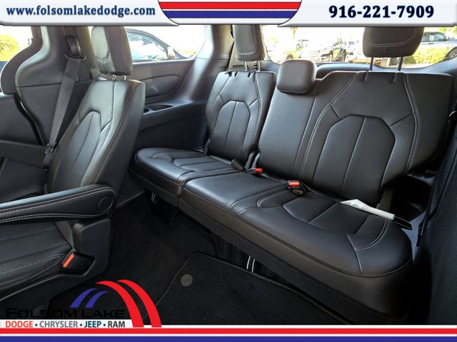 2025 Chrysler Pacifica photo 21