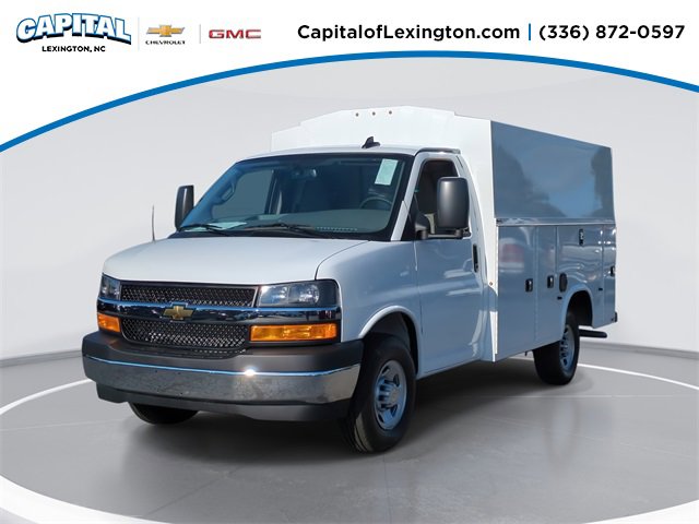 2025 Chevrolet Express Cutaway Base's photo