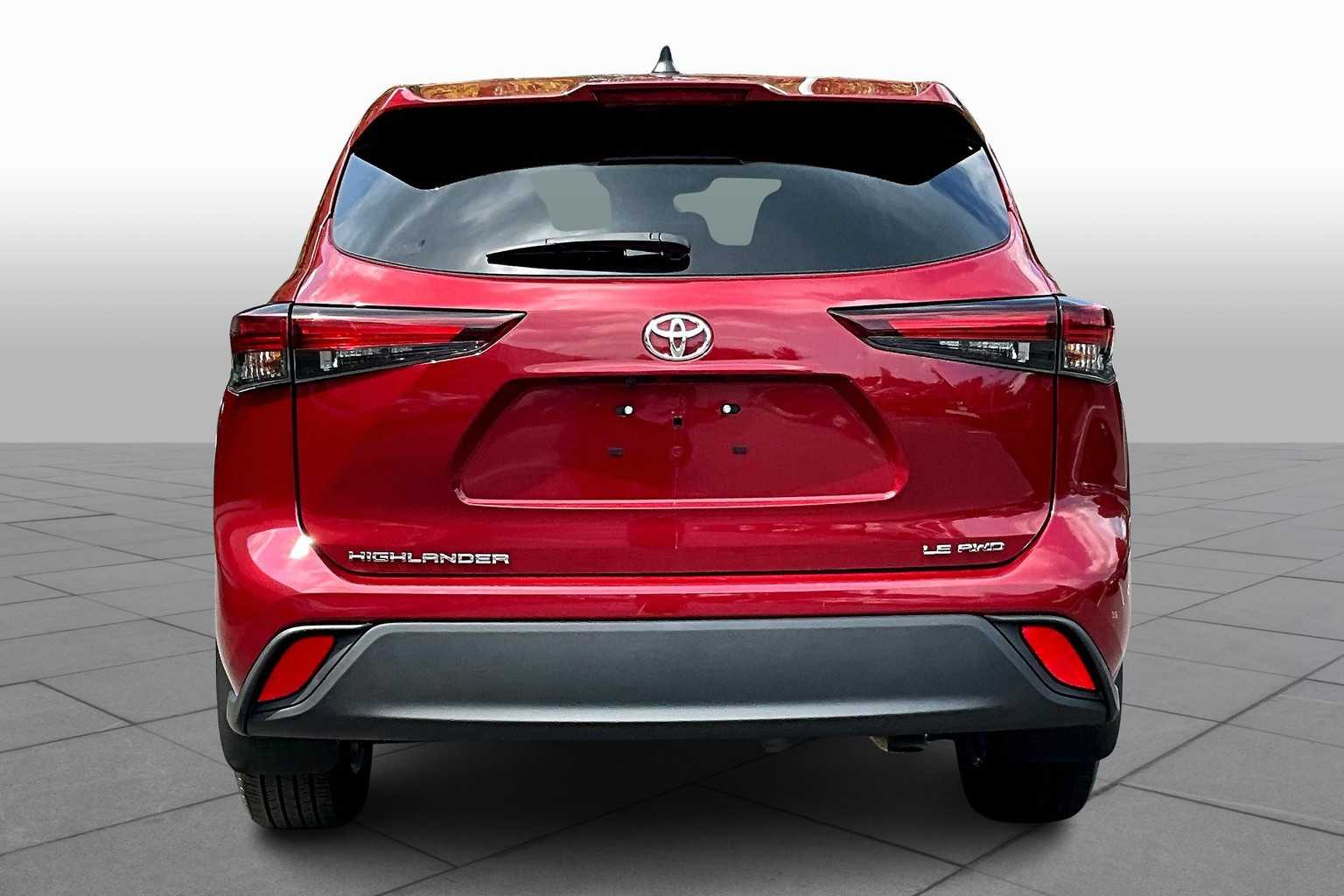 2024 Toyota Highlander LE photo 4