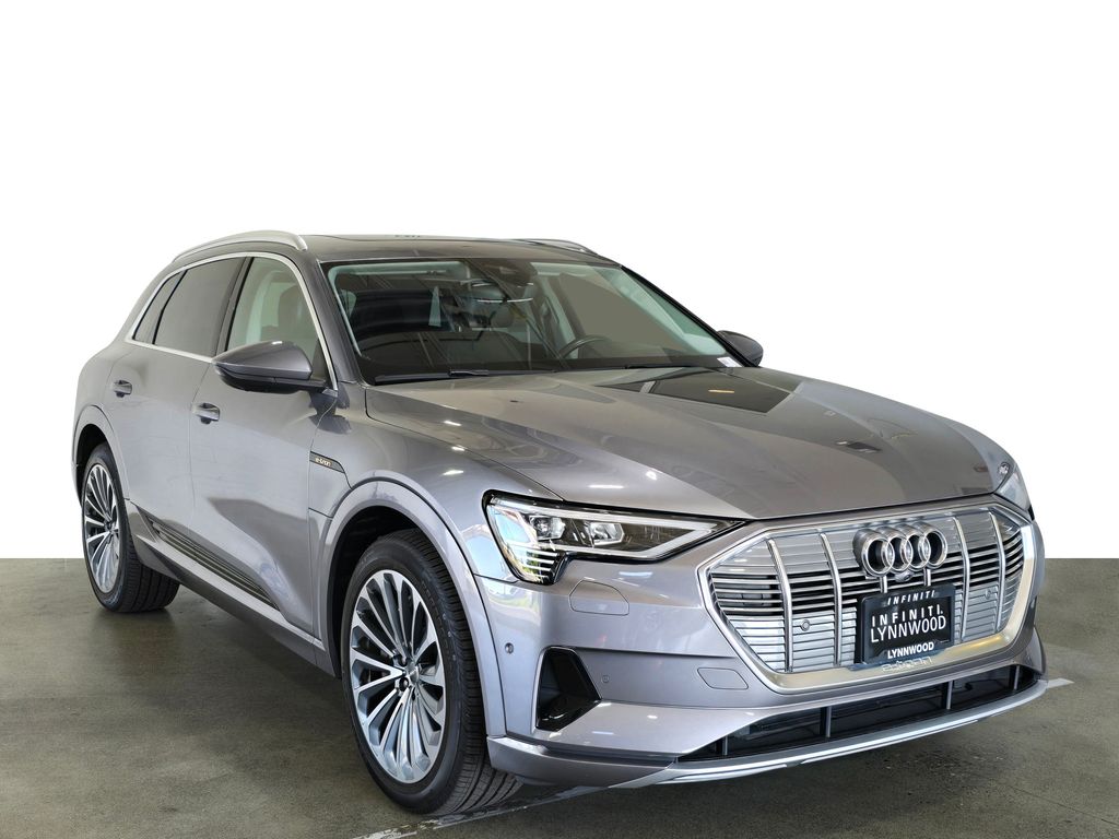 2019 Audi e-tron Prestige photo 3