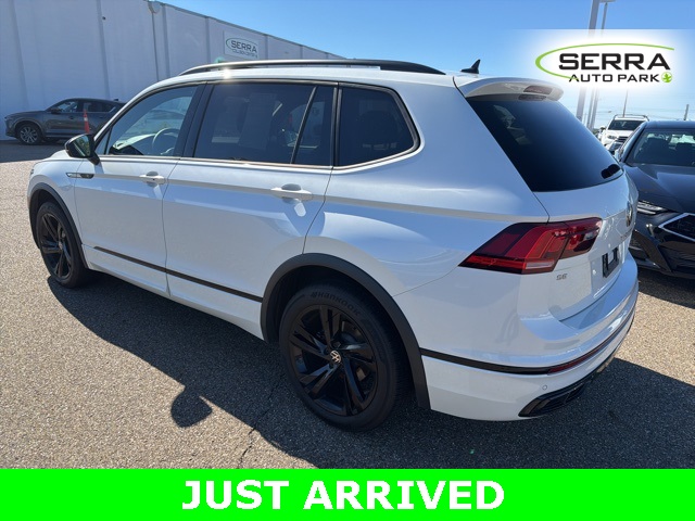 2023 Volkswagen Tiguan SE R-Line Black photo 4