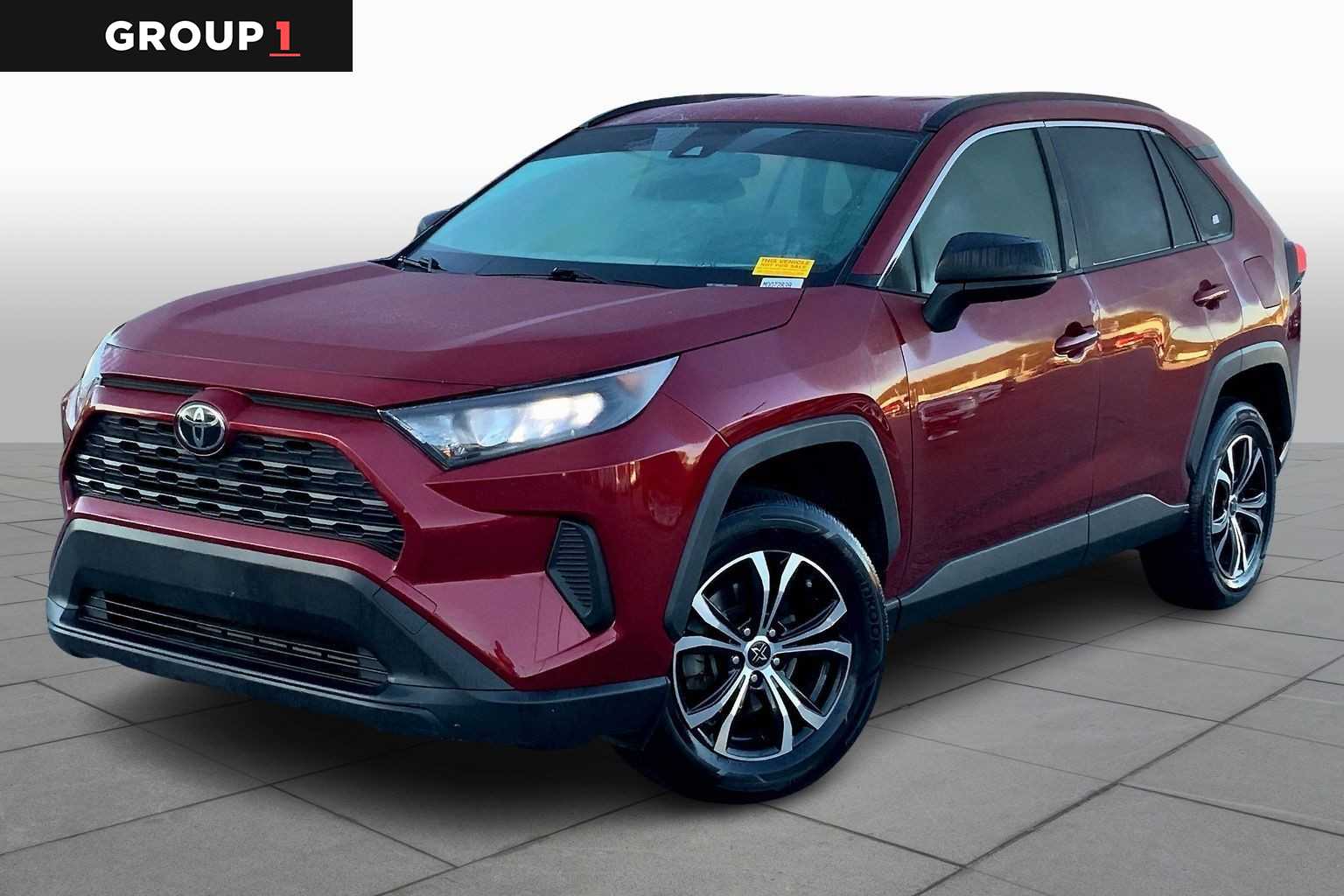 2021 Toyota RAV4 LE's photo