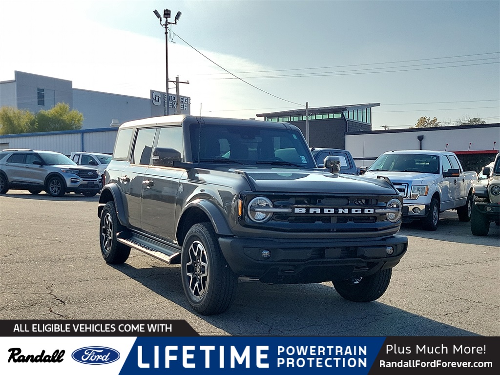 2025 Ford Bronco 4-Door Outer Banks's photo
